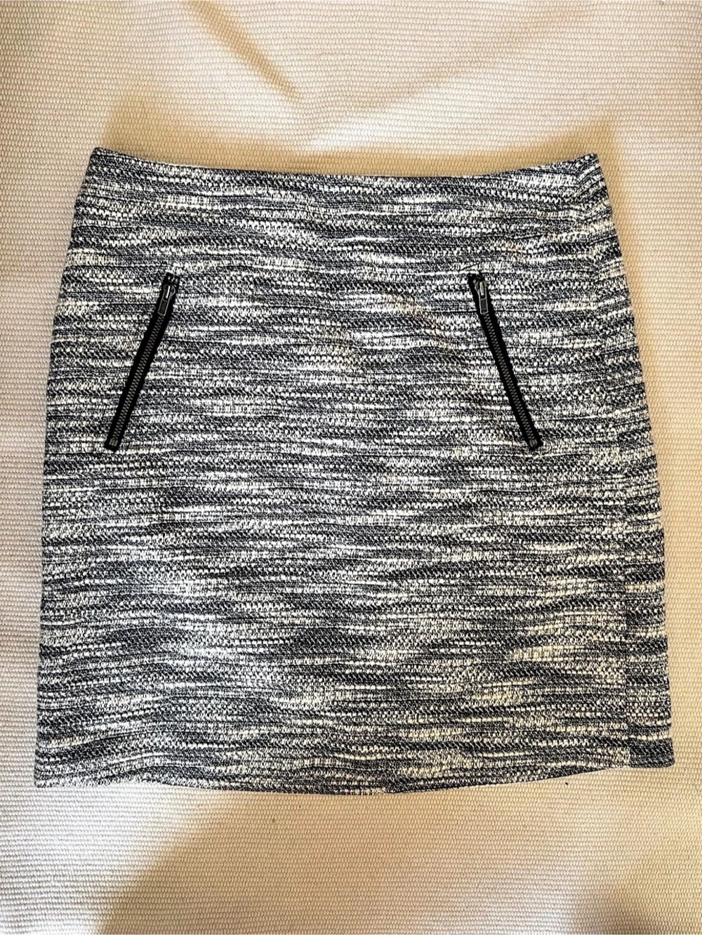 LOFT Textured Mini Skirt in Black & White Like New